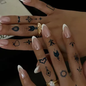 tatouage temporaire motif Y2K raffiné waterproof 12-14 jours épaule cou poignet tendance