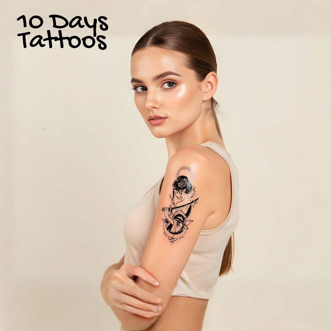 Tatouage temporaire Geisha Warrior: Le tatouage represente une geisha tenant un sabre, entouree de motifs