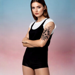 Detail du tatouage Hannya & Sakura: Le tatouage presente un masque Oni japonais, figure demoniaq