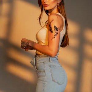 Tatouage temporaire Nishikigoi Duo: Le tatouage met en scene deux carpes koi comme sujet principal, dessin