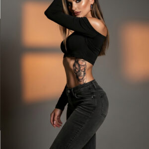 Tatouage temporaire Skull Inferno: Le sujet principal du tatouage est un crane stylise ornant le flanc de